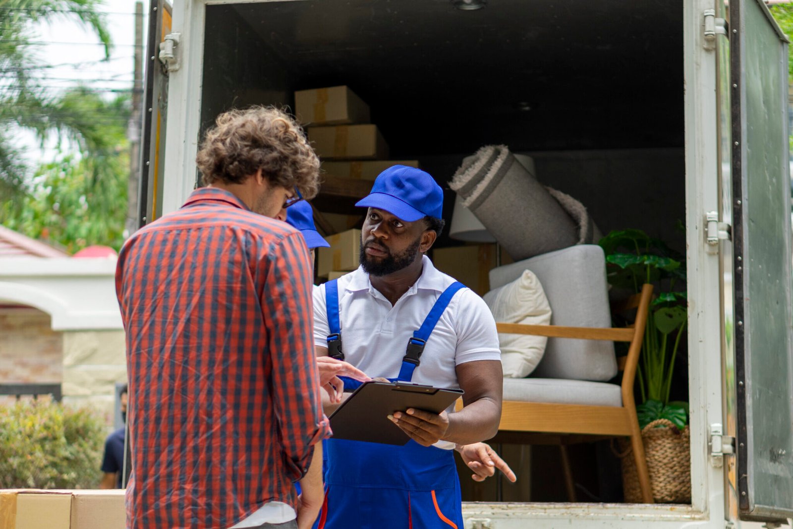 Why Hiring Professionals Beats Enlisting Friends 3 moving