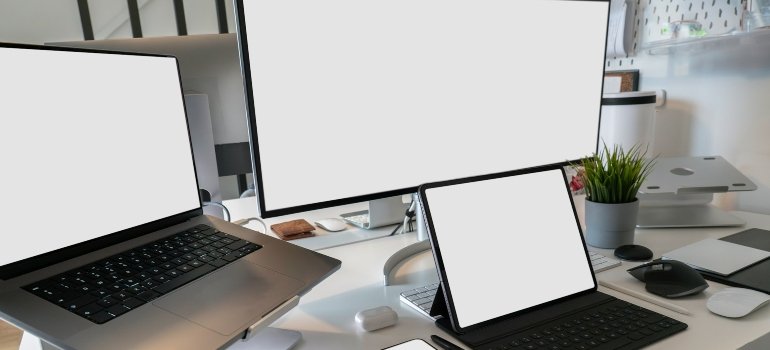 How to Ensure a Tech-Safe Move for Your Cincinnati Office 1 Tech equipment in an office