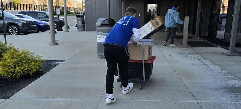 one of our movers lebanon ohio with boxes