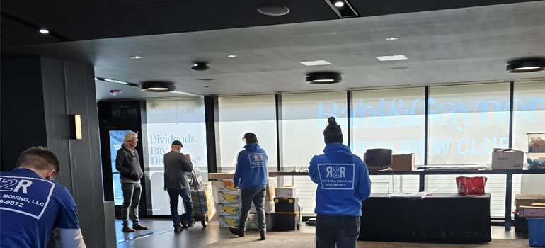 movers in Maineville packing items