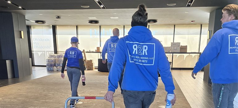 ready 2 roll moving crew on a task