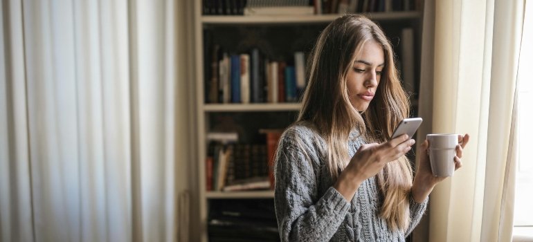 Tips for Moving to a New City Alone 1 Person researching neighborhoods and amenities in a new city before moving.