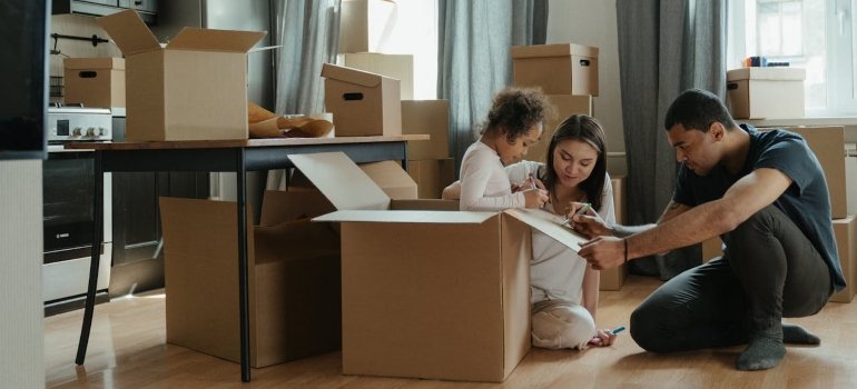 Moving from Ohio to Texas: How to Organize Your Move 2 A family packing for a move