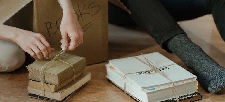 The Best Way to Pack Books for Moving 2 a couple figuring out the best way to pack books for moving