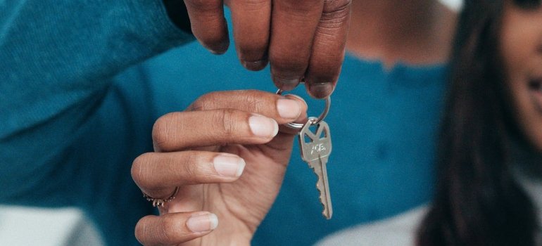 What You Need To Know Before Moving To Middletown Ohio 1 Hands holding a key to a new house, showing what you need to know before moving to Middletown Ohio