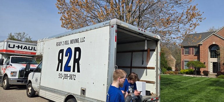 How to Prepare for a Rural-Style Move to Indian Hill, Ohio 2 a team of movers near a moving truck