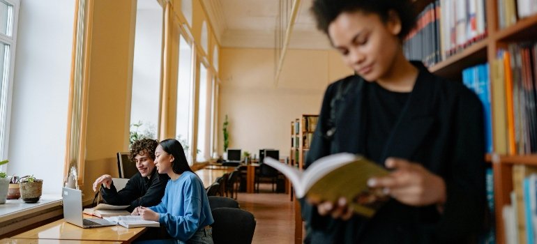 A Local’s Guide to the Best Suburbs of Cincinnati Ohio 2 Students studying and reading in a bright library.