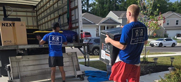 Hamilton Movers 3 a team of movers in hamilton ohio loading items into a truck