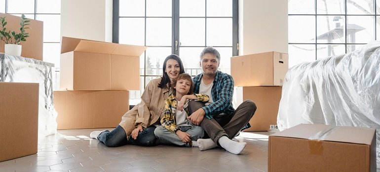 How to prepare for a winter relocation in Ohio? 3 a family in a new home