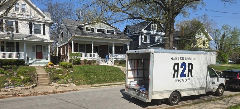 An essential checklist for homebuyers in Loveland OH 1 Moving truck helping homebuyers in Loveland OH settle in