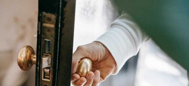 10 things to do after you move 2 a man checking front door locks