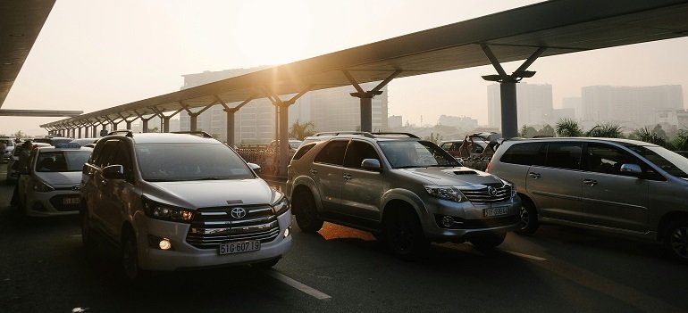 The ultimate guide to dealing with highway congestion in Ohio 2 Morning commute delays highlighting highway congestion in Ohio OH during rush hour.