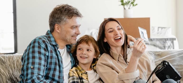 The ultimate guide to a family relocation to Middletown OH 6 : Family bonding while planning their family relocation to Middletown OH.