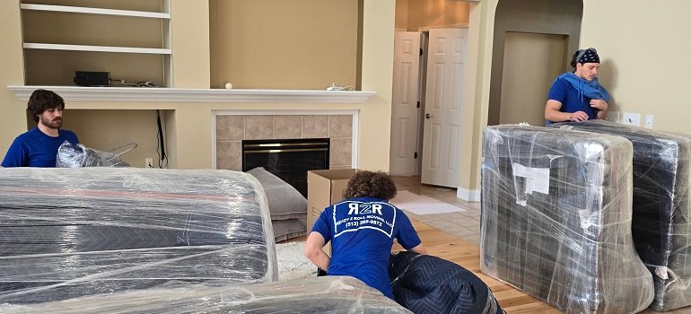 How to move modular furniture? 2 Crew trained to move modular furniture in homes