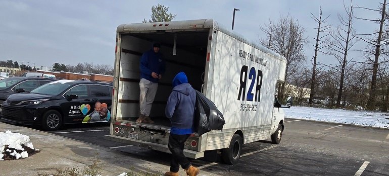 The ultimate guide to moving to Indian Hill OH in 2026 5 Truck crew helping moving to Indian Hill OH in 2026