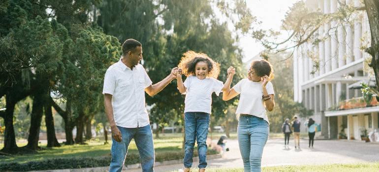 Moving during the school year in Cincinnati: Checklist for parents 7 a family hanging out after school