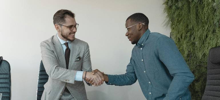 The ultimate guide for a spring move to Harrison OH 2 Two men shaking hands after successful moving estimate