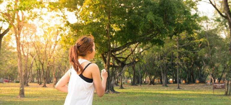 Benefits of living in Cincinnati suburbs 5 Morning jogger in park, living in Cinncinati subrubs