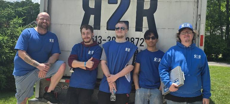 Essential precautions to take when moving to Cincinnati 2 Ready2Roll crew who can help you with all the precautions to take when moving to Cincinnati